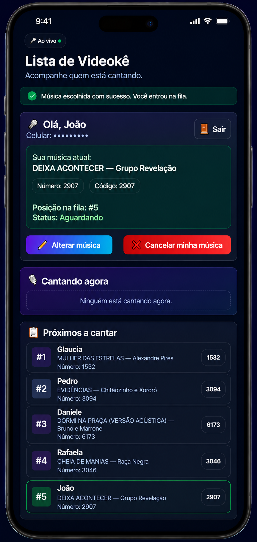 Celular do cliente acompanhando a posição na fila do videokê